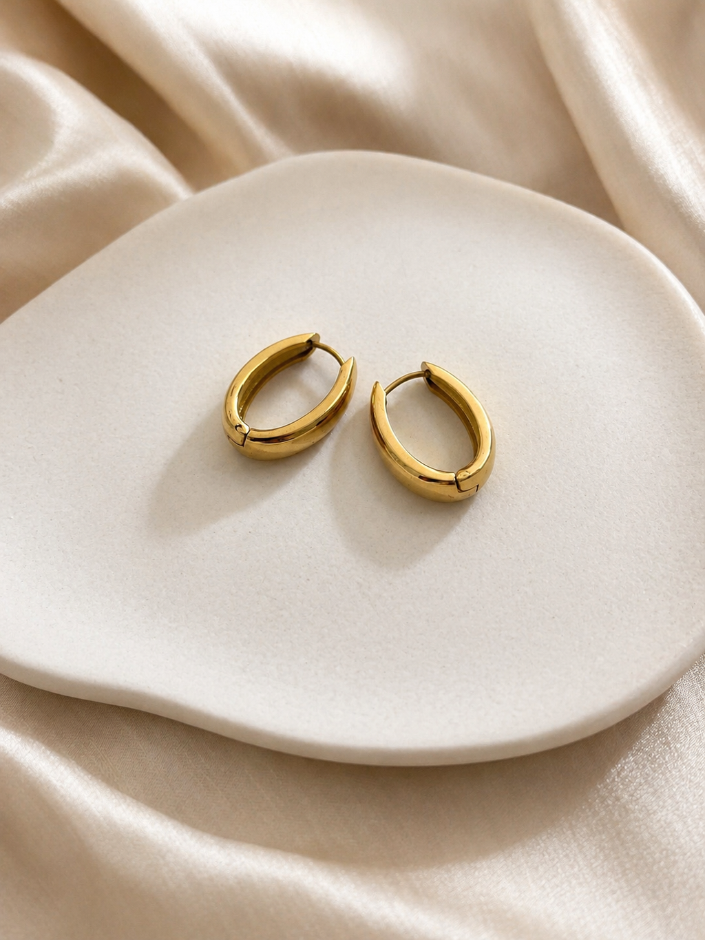 Oval Hoops: Dein täglicher Begleiter für pure Eleganz