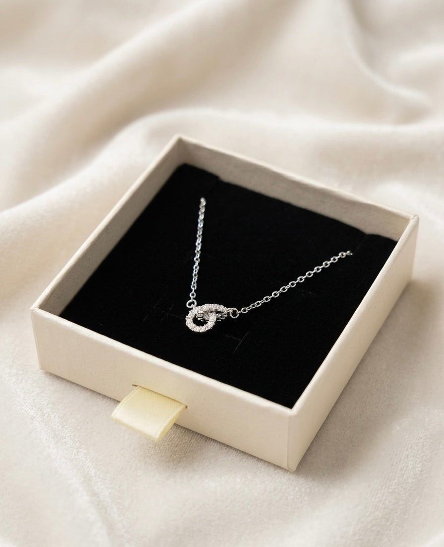 Ein Stück Geborgenheit – Doppel-Ring Halskette aus S925 Sterling Silber