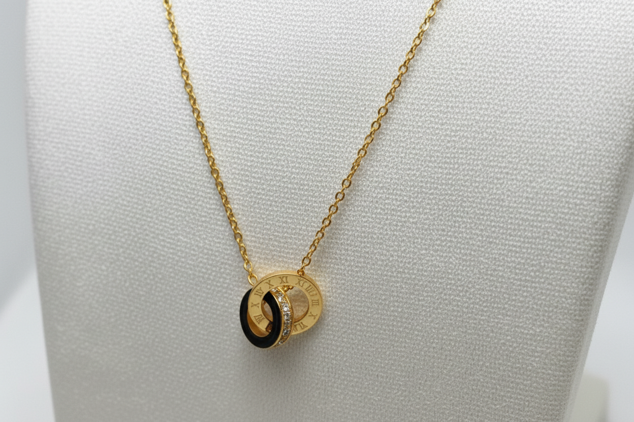 Halskette „Aeterna“ mit ineinander verschlungenen Ringen – Zeitloses Design