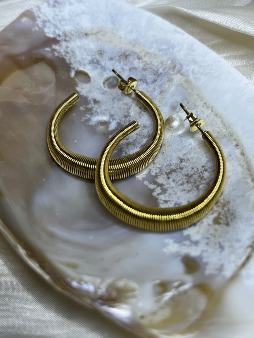 Moon Hoops – Minimalist Edition
