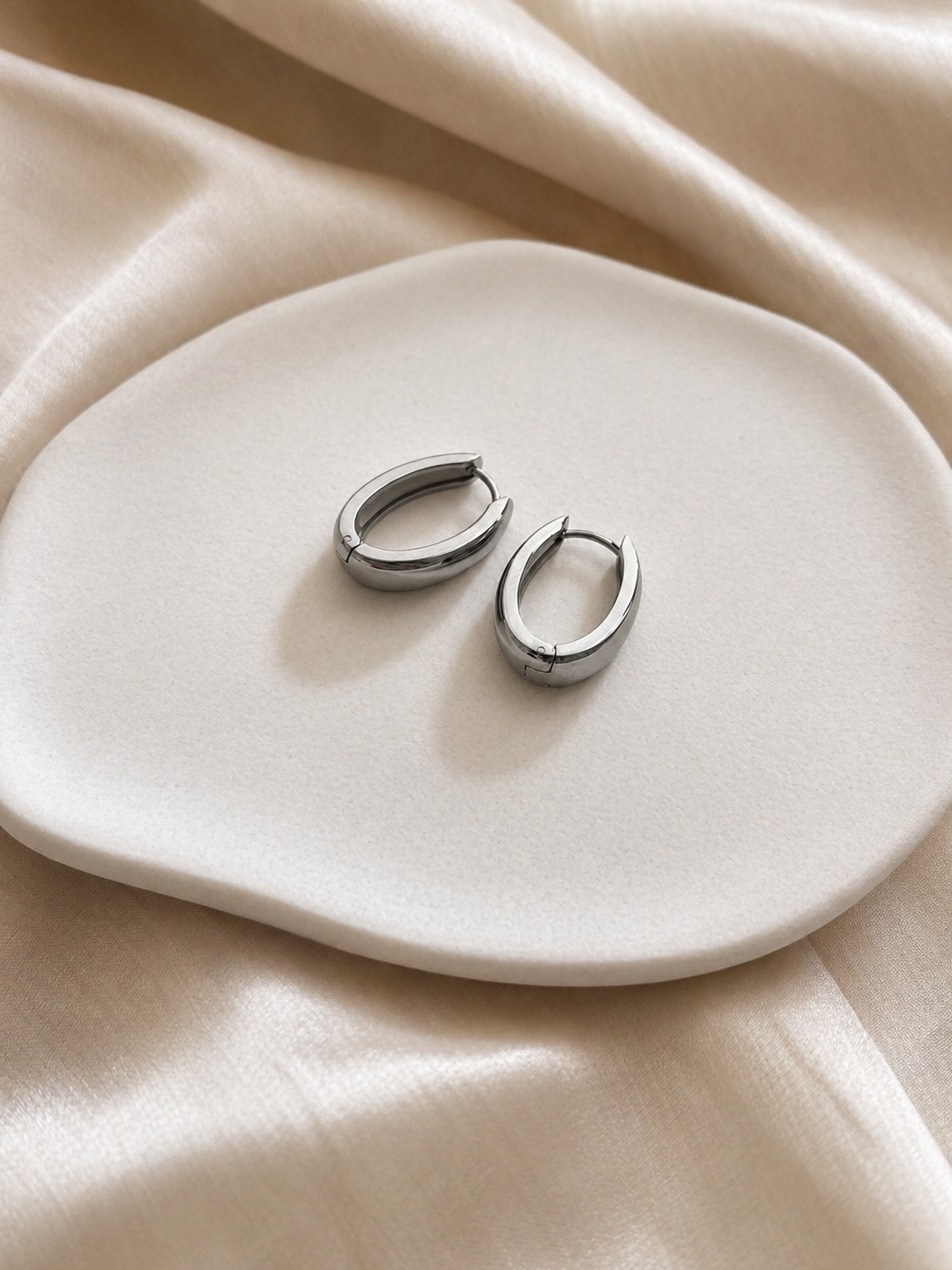 Oval Hoops: Dein täglicher Begleiter für pure Eleganz