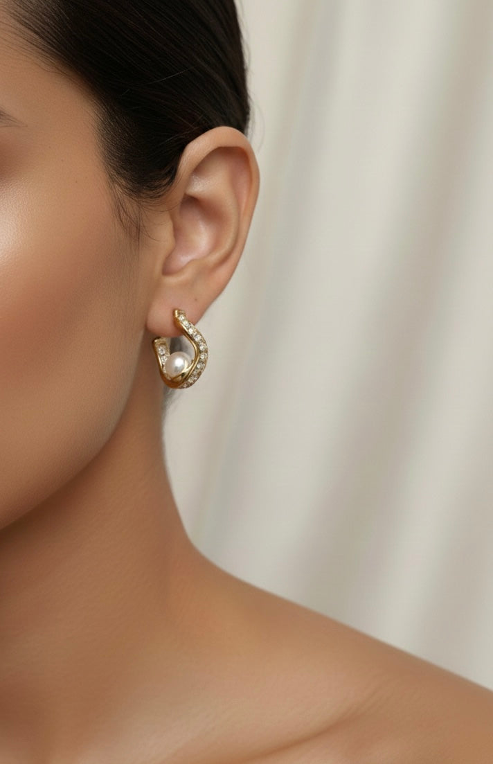 Ocean Curve – 18k Vergoldete Wellen-Ohrstecker mit Perle